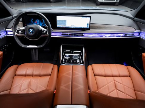 Used 2023 BMW i7 xDrive60 image 42