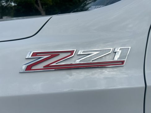 Used 2022 Chevrolet Tahoe Z71 w/ Luxury Package AWD/4WD image 5