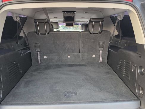 Used 2020 Chevrolet Suburban LT image 28
