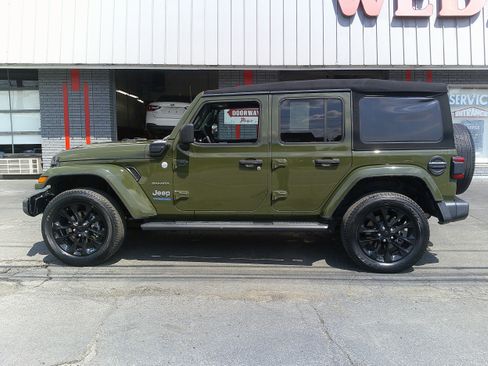Used 2022 Jeep Wrangler Sahara image 2