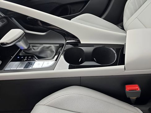 New 2026 Hyundai Elantra Limited image 23