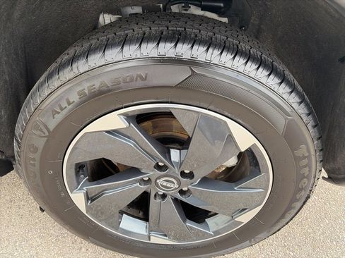 Used 2025 Nissan Rogue SV image 32