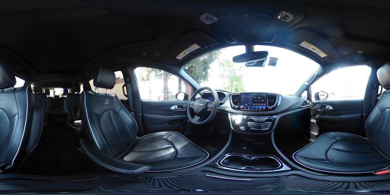 Used 2025 Chrysler Pacifica Limited FWD image 46