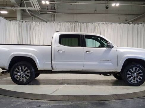 Used 2021 Toyota Tacoma Limited image 11