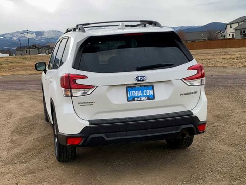 Used 2023 Subaru Forester Premium image 7