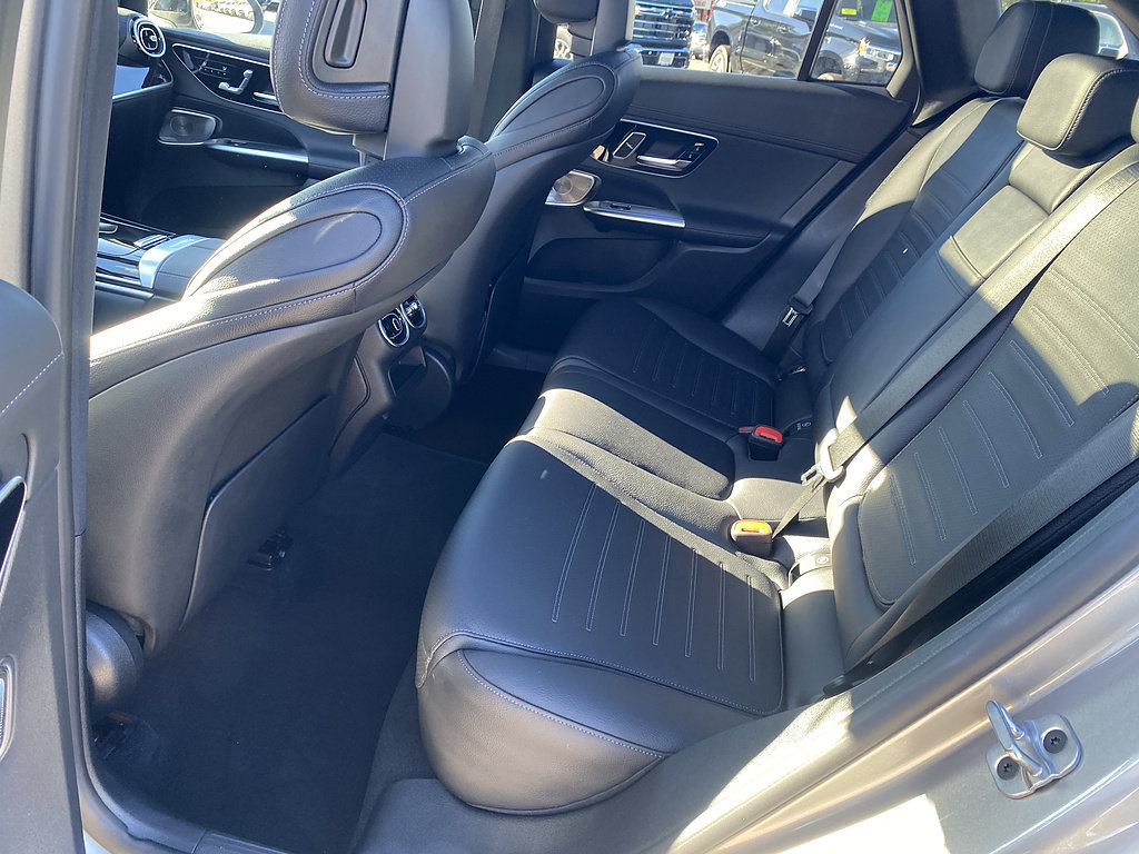 Used 2024 Mercedes-Benz GLC 300 4MATIC image 13