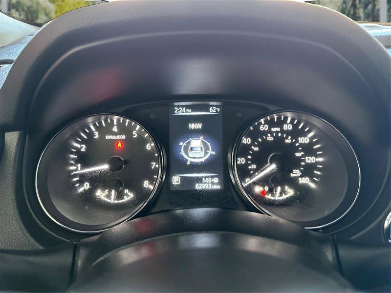 Used 2017 Nissan Rogue SV w/ SV Premium Package AWD/4WD image 17