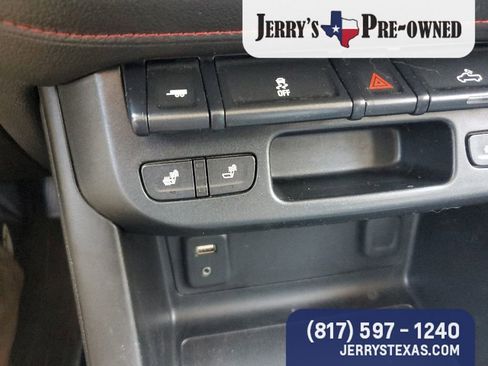 Used 2017 GMC Canyon SLE w/ All Terrain Package AWD/4WD image 11