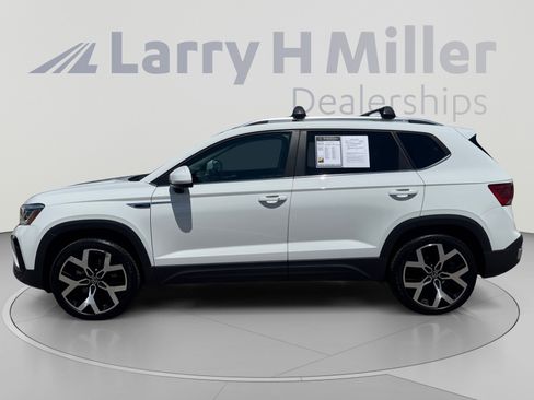 Used 2022 Volkswagen Taos SEL AWD/4WD image 2