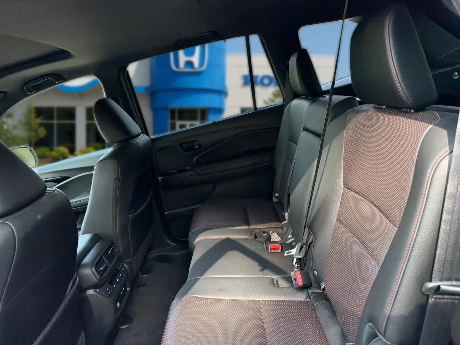 Used 2025 Honda Passport Black Edition image 28