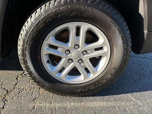 Certified 2025 Jeep Grand Cherokee Laredo image 13