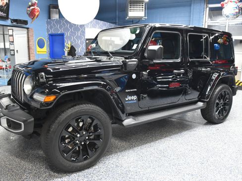 Used 2021 Jeep Wrangler Unlimited Sahara w/ Cold Weather Group image 9