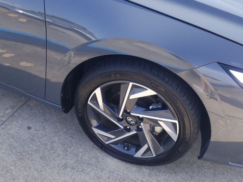 Used 2025 Hyundai Elantra Sport FWD image 22