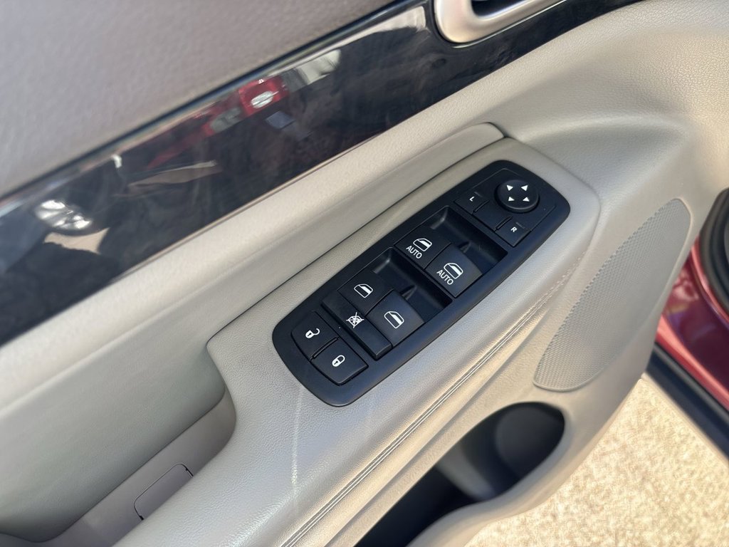 Used 2012 Jeep Grand Cherokee Laredo AWD/4WD image 28
