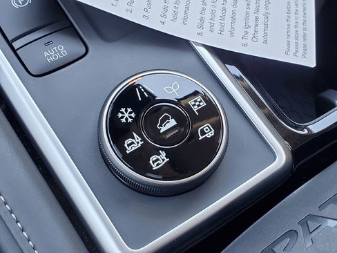 New 2025 Nissan Pathfinder SV image 33