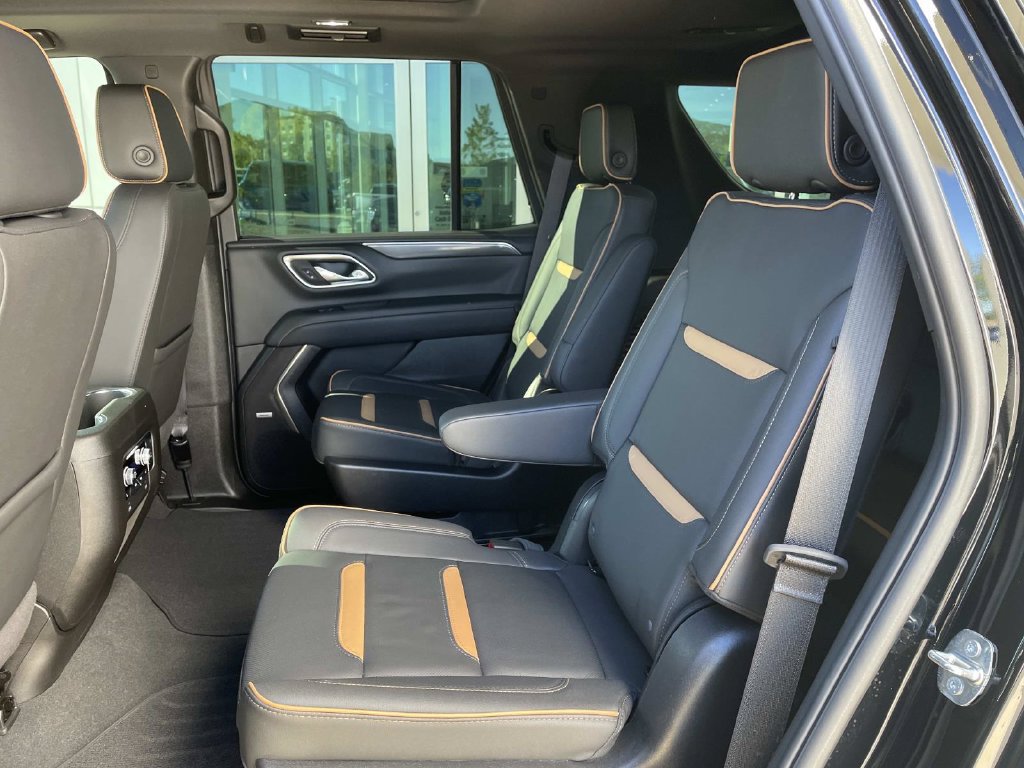 Used 2024 GMC Yukon AT4 w/ Technology Package AWD/4WD image 12