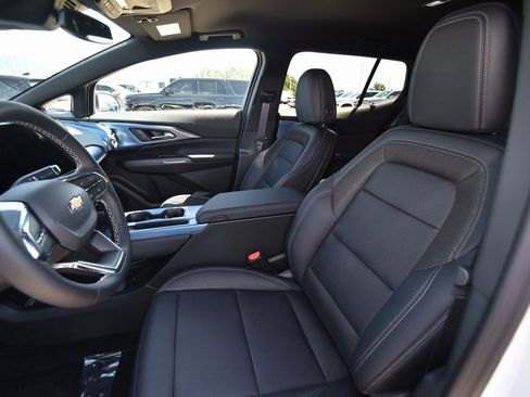 New 2025 Chevrolet Equinox EV LT image 9