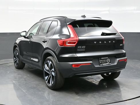 Used 2025 Volvo XC40 B5 Plus image 5