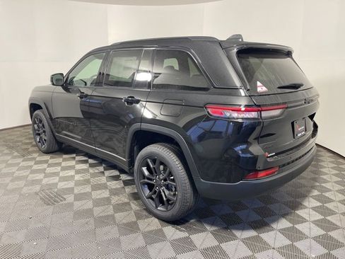 New 2025 Jeep Grand Cherokee Limited image 4