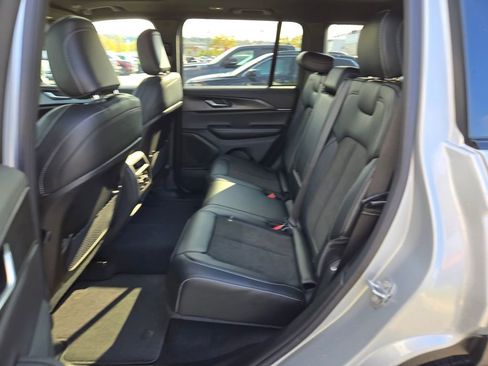 New 2025 Jeep Grand Cherokee Altitude image 27