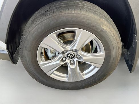 Used 2025 Toyota RAV4 XLE w/ Convenience Package FWD image 14