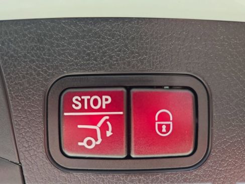 Certified 2025 Mercedes-Benz GLB 250 image 15