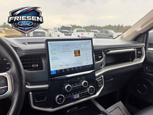 Used 2024 Ford Expedition Max XLT image 19