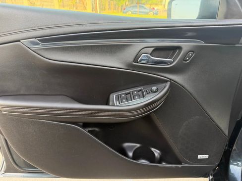 Used 2018 Chevrolet Impala Premier FWD image 17