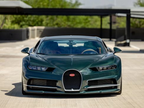 Used 2018 Bugatti Chiron image 2