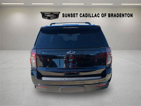 Used 2023 Chevrolet Suburban Z71 w/ Luxury Package image 5