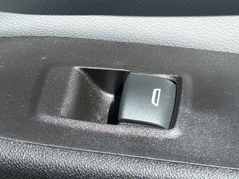 Used 2022 Chevrolet Equinox LS AWD/4WD image 36