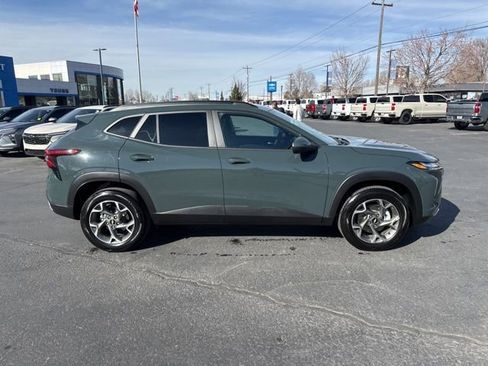 Certified 2025 Chevrolet Trax LT image 8
