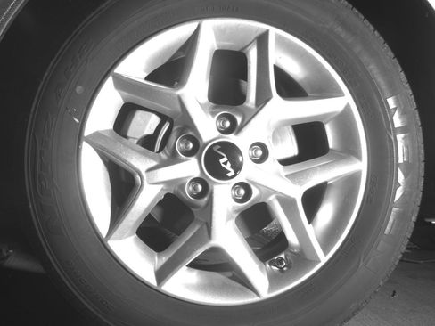 Used 2025 Kia Soul LX w/ LX Technology Package FWD image 12