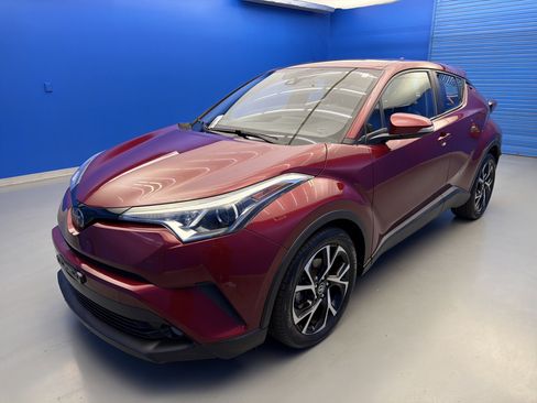 Used 2018 Toyota C-HR XLE FWD image 4