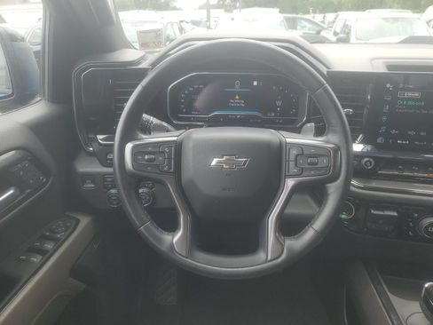 Used 2022 Chevrolet Silverado 1500 ZR2 w/ Technology Package AWD/4WD image 13