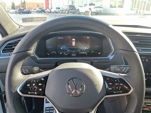 Used 2024 Volkswagen Tiguan SE R-Line image 19