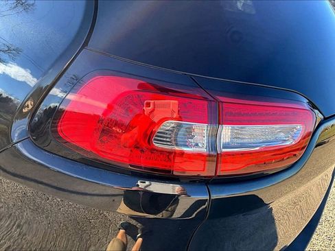 Used 2016 Jeep Cherokee Latitude w/ Comfort & Sound Group image 32