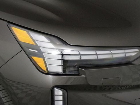 Certified 2025 Volvo EX90 Ultra image 24