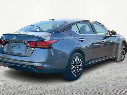 Used 2025 Nissan Altima 2.5 SV image 5