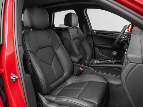 Certified 2025 Porsche Macan image 20