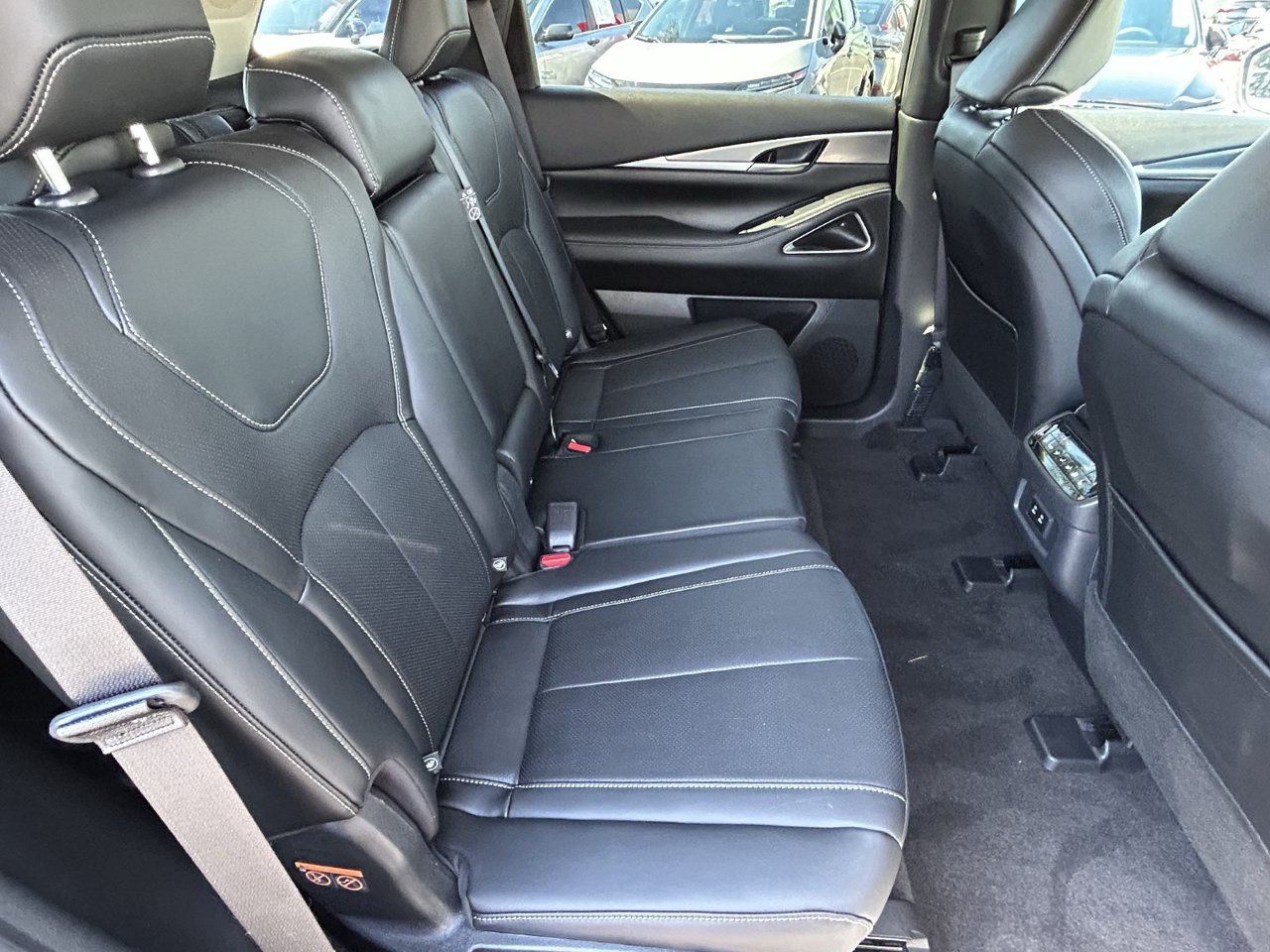 Certified 2027 INFINITI QX60 Luxe w/ Cargo Package FWD image 12