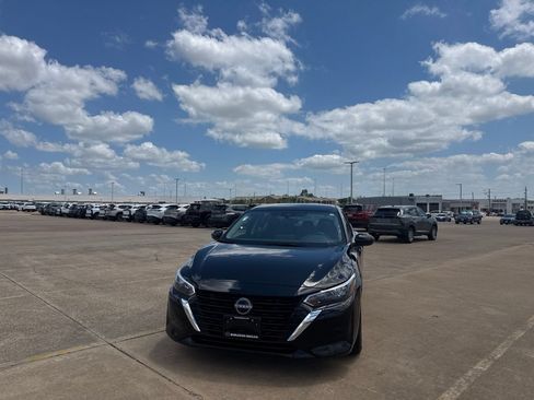 Certified 2025 Nissan Sentra SV FWD image 6