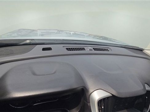 Used 2022 GMC Terrain SLE w/ Driver Convenience Package image 9