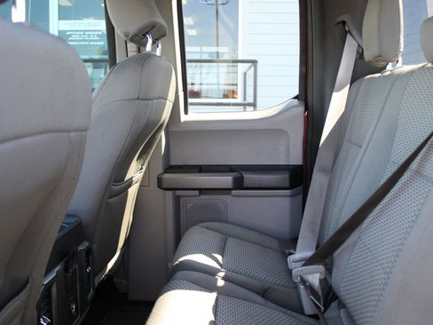 Used 2015 Ford F150 XLT w/ Equipment Group 302A Luxury AWD/4WD image 41
