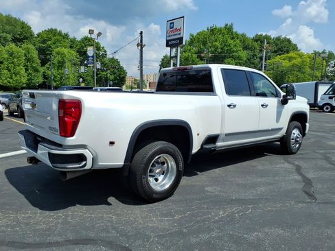 Used 2024 Chevrolet Silverado 3500 High Country w/ High Country Premium Package AWD/4WD image 3