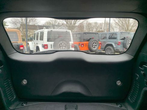 Used 2019 Jeep Grand Cherokee Laredo image 36