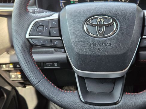 Used 2025 Toyota Sienna XSE FWD image 21