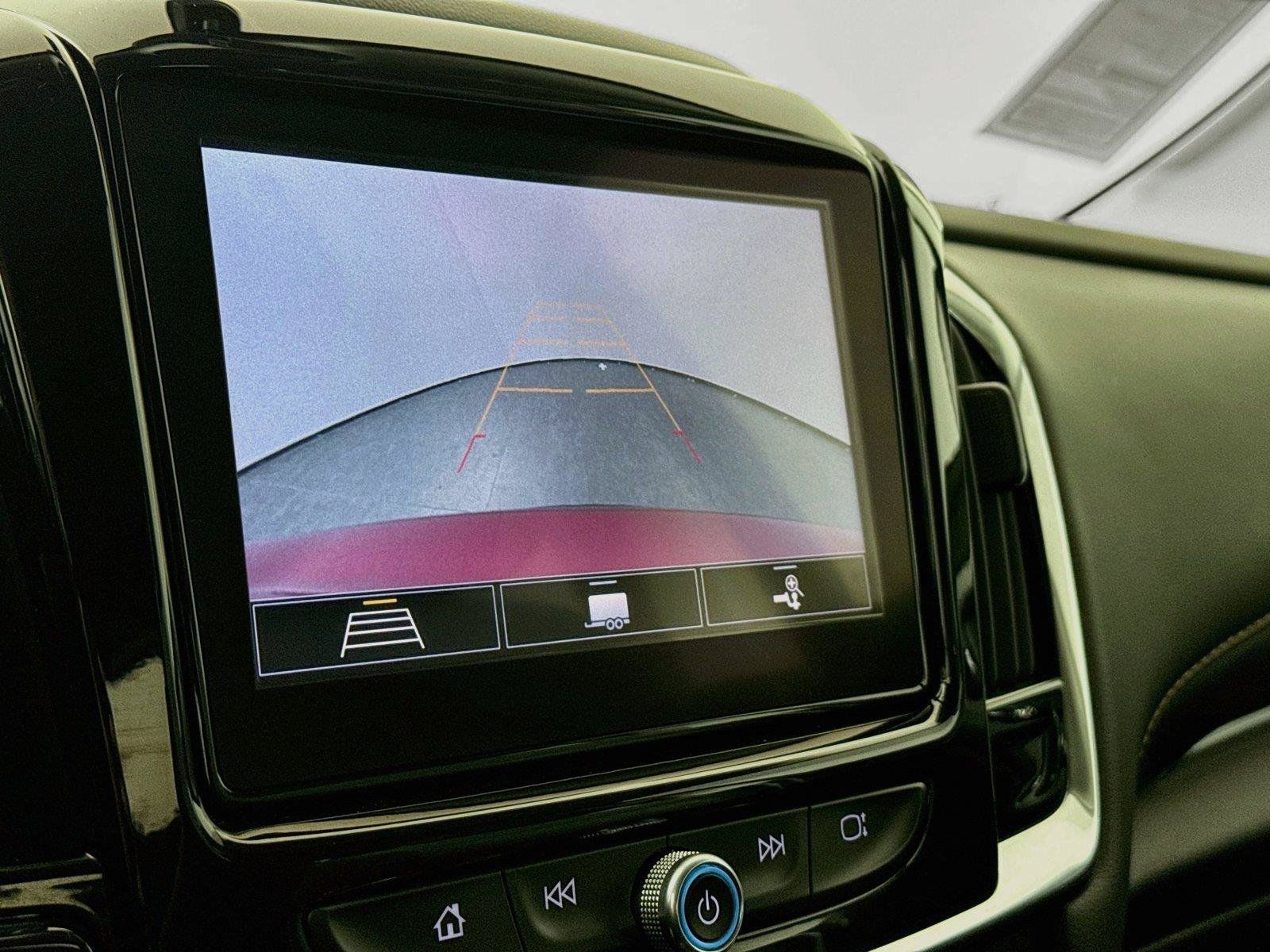 Used 2021 Chevrolet Traverse LT FWD image 23