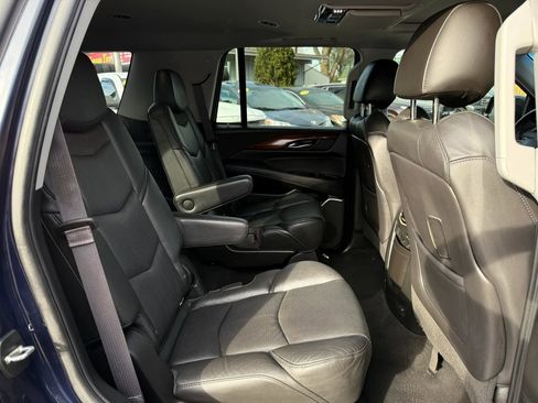Used 2017 Cadillac Escalade Premium Luxury image 20