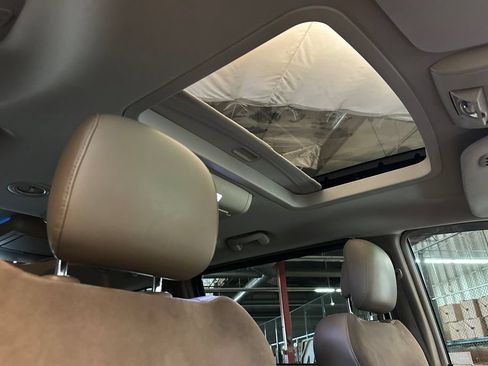 Used 2012 Chrysler Town & Country Limited w/ Luxury Group FWD image 19